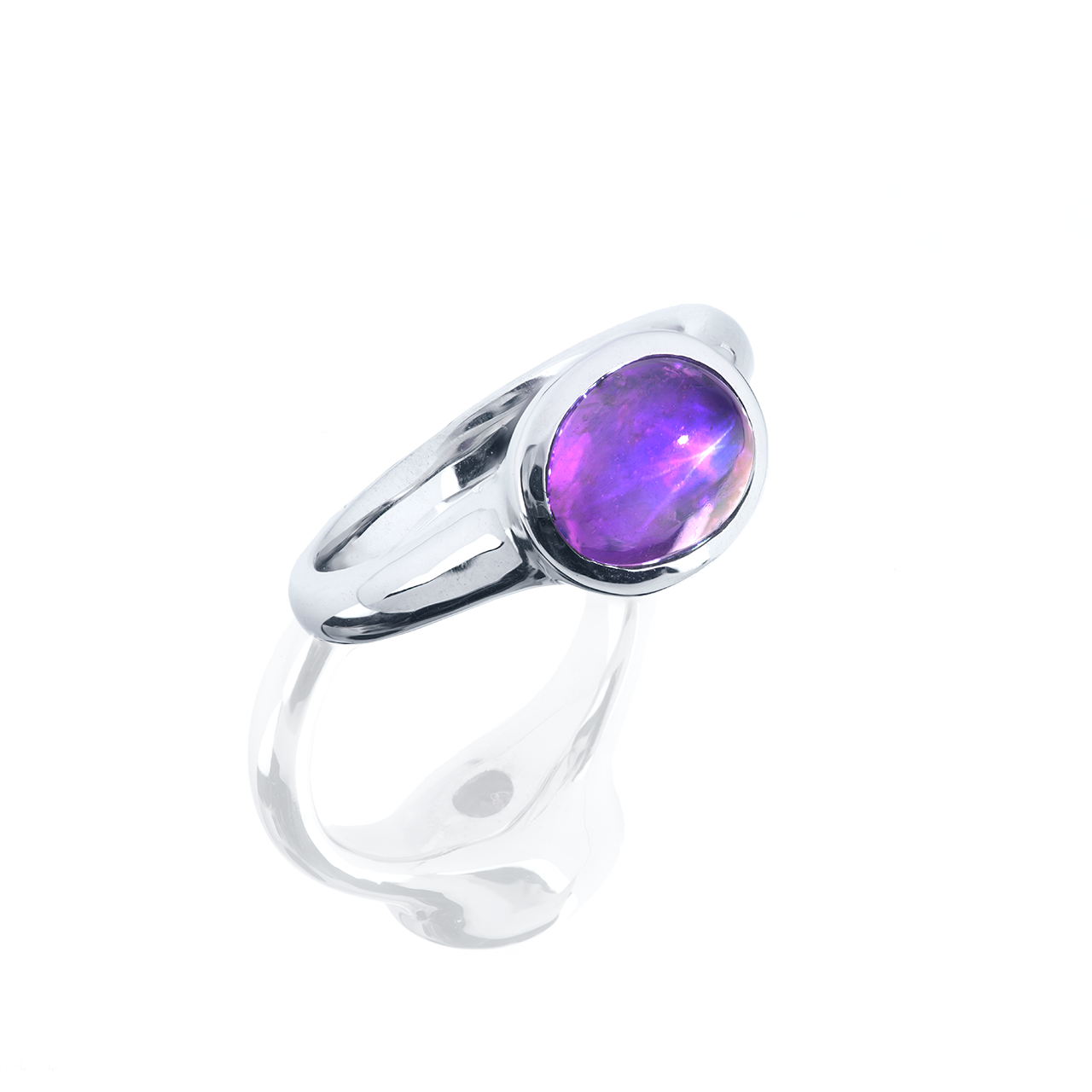 3.93 克拉 紫剛星石戒
Star Sapphire Ring