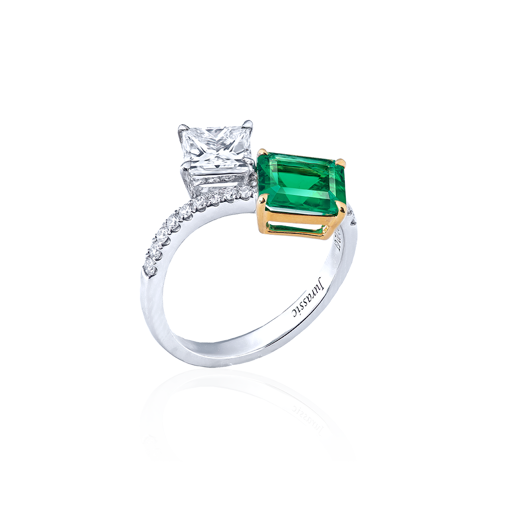 哥倫比亞艷彩祖母綠與白鑽 'TOI ET MOI' 鑽戒
Colombian Vivid Green 
Emerald and Diamond 
'TOI ET MOI' Ring