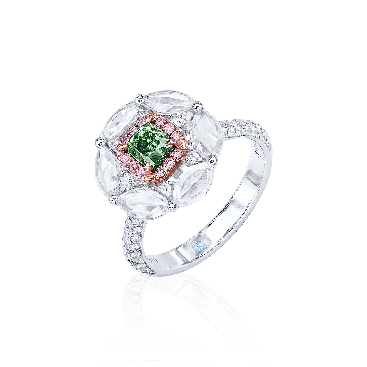 GIA 0.66克拉 深彩綠彩鑽鑽戒
FANCY DEEP GREEN DIAMOND 
AND DIAMOND RING
