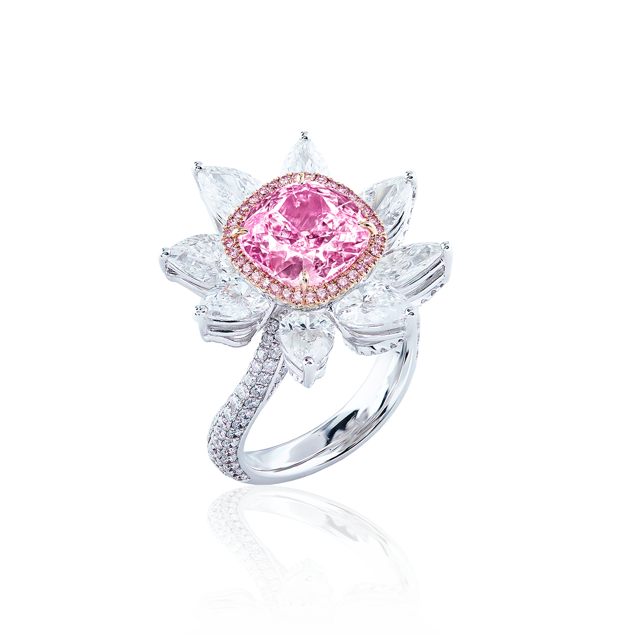 GIA 3.18克拉 粉鑽鑽戒
Very Light Pink Colored Diamond
and Diamond Ring