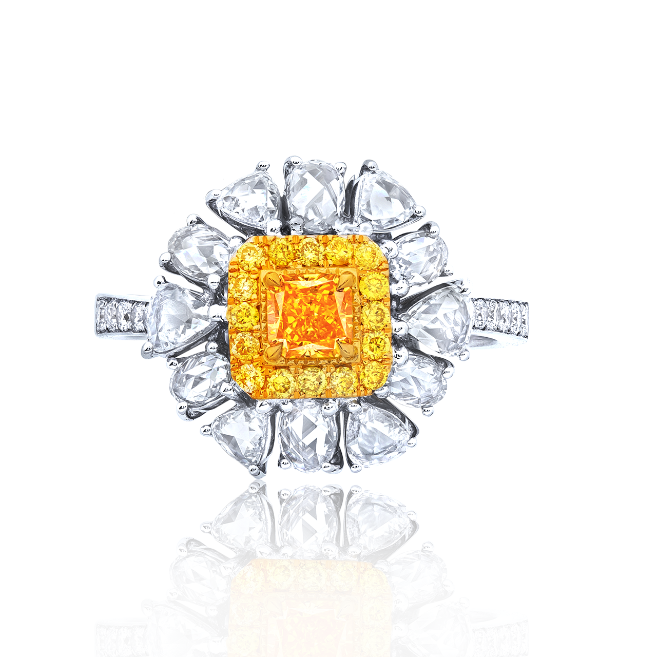 0.30 克拉 艷彩橘鑽鑽戒
Fancy Vivid Yellow - Orange 
Colored Diamond and Diamond Ring