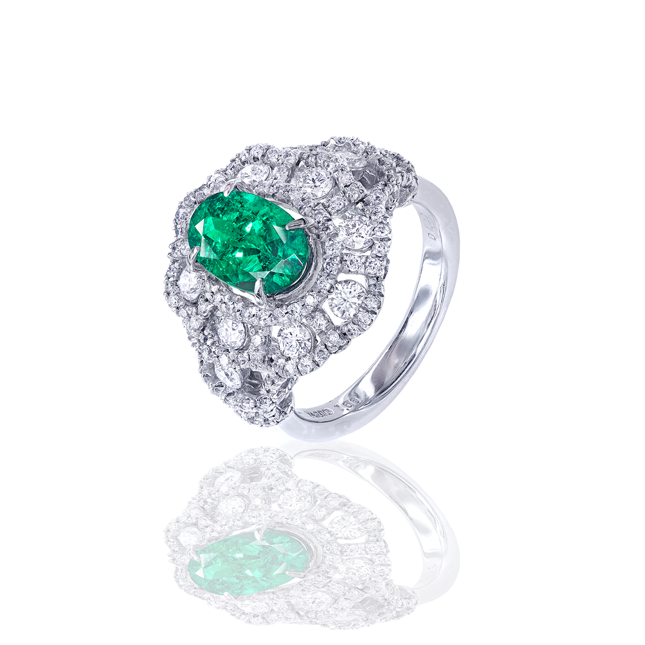 1.66 克拉 祖母綠戒
Emerald and Diamond Ring