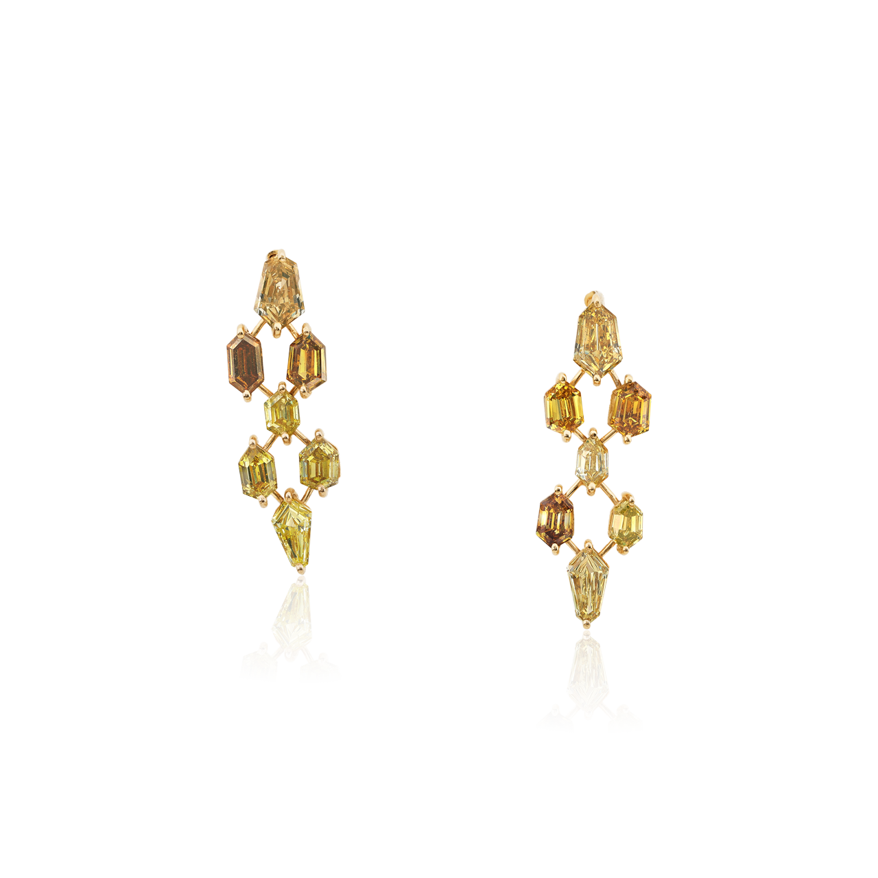 2.82克拉 黃彩鑽耳環
Yellow Colored Diamond
and Diamond Earrings